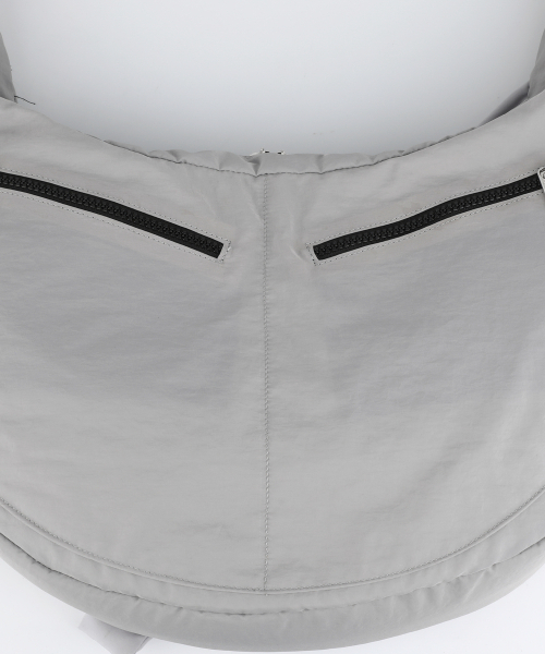 IUGAMAKARAS(イウガマカラス)の「Knotted Shoulder Bag (Nylon-Silver)(メッセンジャーバッグ・レディース・その他・FREE)」の12枚目の写真
