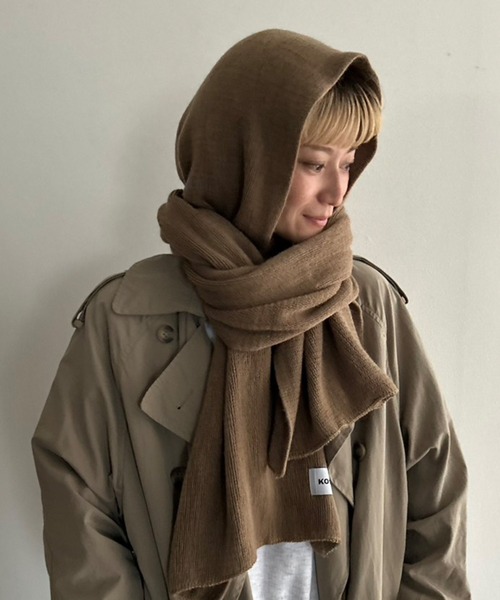 Kotoe(コトエ)の「【UNISEX】ソフトニット ボリュームマフラー(巻き方動画あり)(マフラー・レディース・グレー/ブラック/オフホワイト/レッド/ブラウン・FREE)」の5枚目の写真