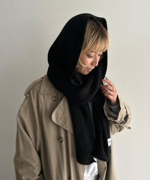 Kotoe(コトエ)の「【UNISEX】ソフトニット ボリュームマフラー(巻き方動画あり)(マフラー・レディース・グレー/ブラック/オフホワイト/レッド/ブラウン・FREE)」の3枚目の写真