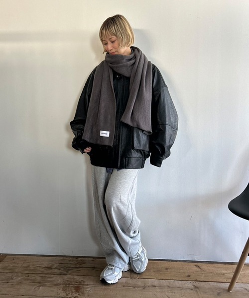 Kotoe(コトエ)の「【UNISEX】ソフトニット ボリュームマフラー(巻き方動画あり)(マフラー・レディース・グレー/ブラック/オフホワイト/レッド/ブラウン・FREE)」の10枚目の写真