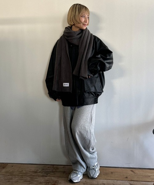 Kotoe(コトエ)の「【UNISEX】ソフトニット ボリュームマフラー(巻き方動画あり)(マフラー・レディース・グレー/ブラック/オフホワイト/レッド/ブラウン・FREE)」の11枚目の写真