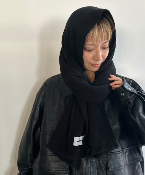 Kotoe(コトエ)の「【UNISEX】ソフトニット ボリュームマフラー(巻き方動画あり)(マフラー・レディース・グレー/ブラック/オフホワイト/レッド/ブラウン・FREE)」の13枚目の写真