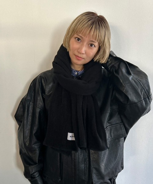 Kotoe(コトエ)の「【UNISEX】ソフトニット ボリュームマフラー(巻き方動画あり)(マフラー・レディース・グレー/ブラック/オフホワイト/レッド/ブラウン・FREE)」の15枚目の写真