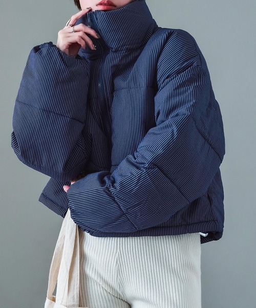Fashion Letter(ファッションレター)の「ストライプ ショート丈 パフジャケット(ダウンジャケット/コート・レディース・ネイビー・FREE)」の4枚目の写真