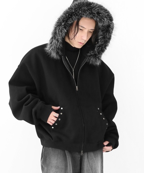 minsobi（ミンソビ）の「ファーフード スタッズジップパーカー（パーカー・メンズ・ブラック・FREE）」の18枚目の写真