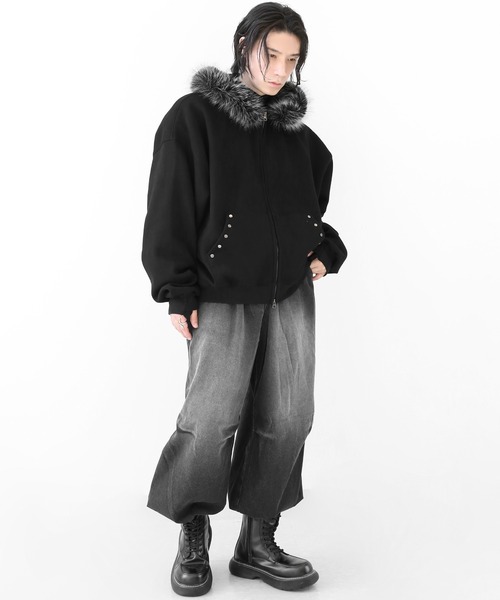 minsobi（ミンソビ）の「ファーフード スタッズジップパーカー（パーカー・メンズ・ブラック・FREE）」の7枚目の写真