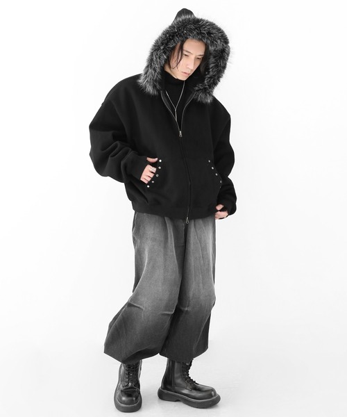 minsobi（ミンソビ）の「ファーフード スタッズジップパーカー（パーカー・メンズ・ブラック・FREE）」の10枚目の写真