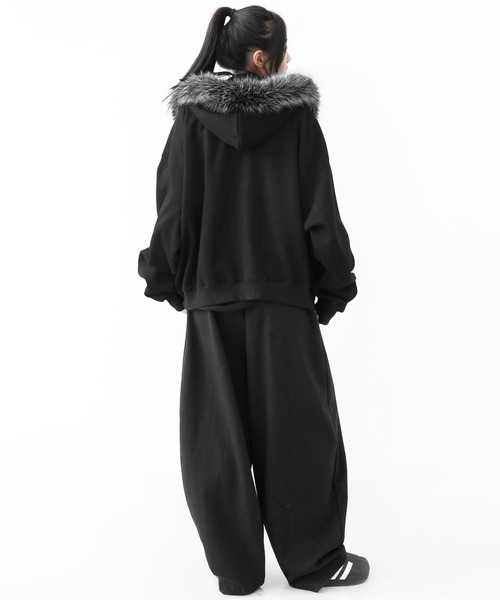 minsobi（ミンソビ）の「ファーフード スタッズジップパーカー（パーカー・メンズ・ブラック・FREE）」の6枚目の写真