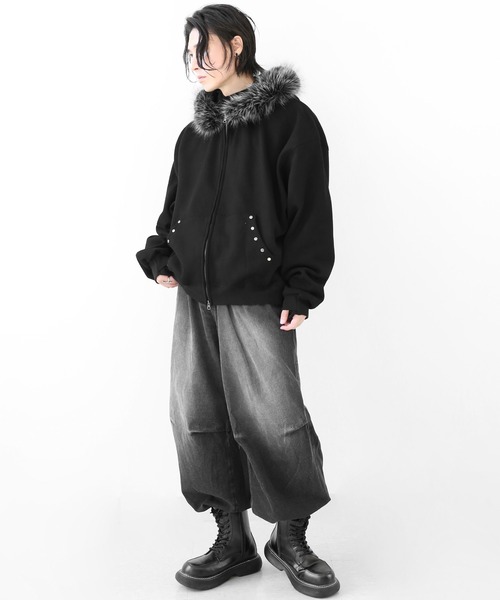 minsobi（ミンソビ）の「ファーフード スタッズジップパーカー（パーカー・メンズ・ブラック・FREE）」の12枚目の写真