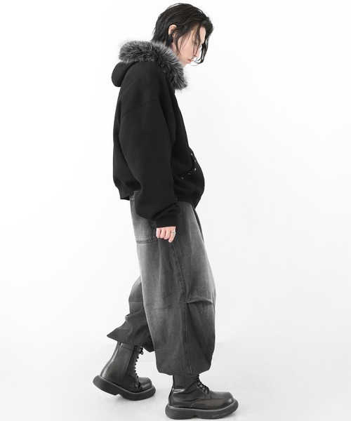 minsobi（ミンソビ）の「ファーフード スタッズジップパーカー（パーカー・メンズ・ブラック・FREE）」の13枚目の写真