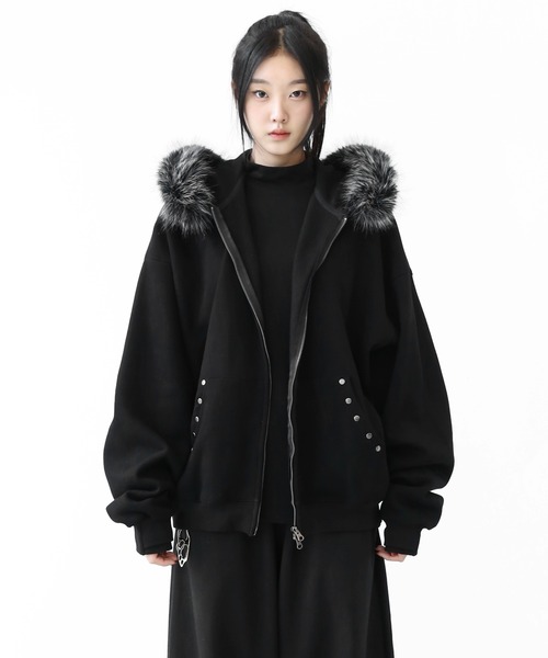 minsobi（ミンソビ）の「ファーフード スタッズジップパーカー（パーカー・メンズ・ブラック・FREE）」の20枚目の写真