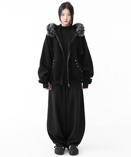 minsobi（ミンソビ）の「ファーフード スタッズジップパーカー（パーカー・メンズ・ブラック・FREE）」の14枚目の写真