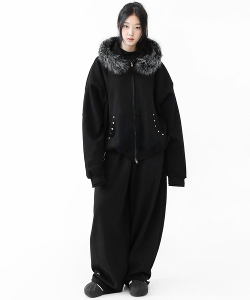 minsobi（ミンソビ）の「ファーフード スタッズジップパーカー（パーカー・メンズ・ブラック・FREE）」の15枚目の写真