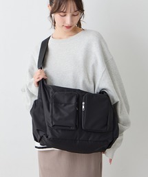 軽量×撥水×11ポケット。子育てに便利な多機能ハジカルペアレンツショルダーバッグ/マザーズバッグ