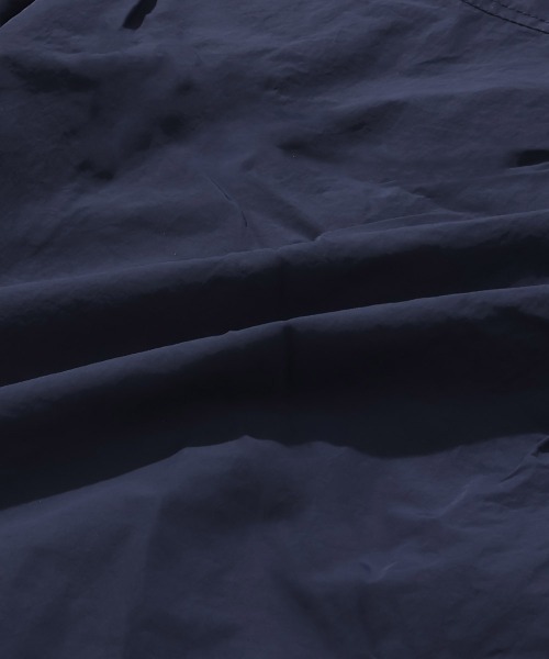 KRIFF MAYER Lady's Collection(クリフメイヤーレディースコレクション)の「【花粉防止/静電気防止】撥水ドロップ フードジャケット / マウンテンパーカー(防汚加工・Aライン)(マウンテンパーカー・レディース・カラフル/その他5/ネイビー/ベージュ/クリーム・LARGE/MEDIUM)」の19枚目の写真