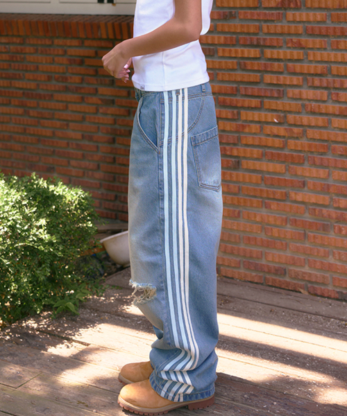 NYXX（エヌワイエックスエックス）の「STRIPE TAPE DENIM PANTS ASH BLUE（デニムパンツ・レディース・その他・MEDIUM/SMALL）」の2枚目の写真