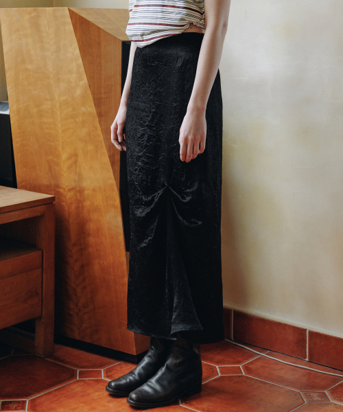 ANDNEEDS(アンドニーズ)の「Pin satin skirt (black)(スカート・レディース・その他・FREE)」の1枚目の写真