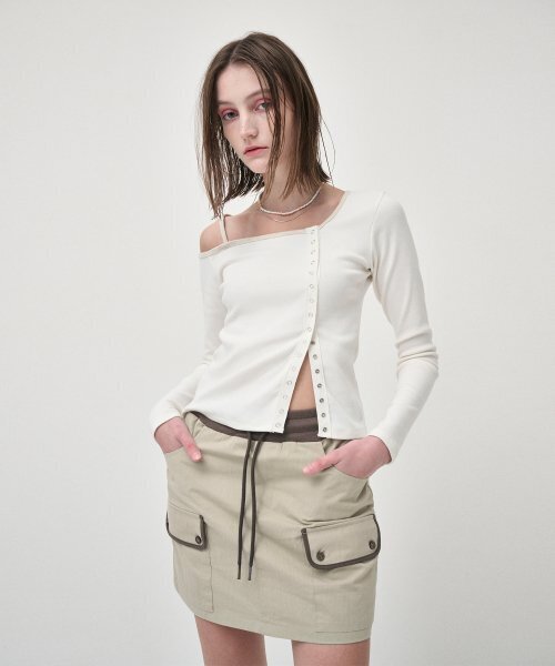 ETMON(エトモン)の「Cargo Banding Mini Skirt, Khaki Beige(スカート・レディース・その他・MEDIUM/SMALL)」の2枚目の写真