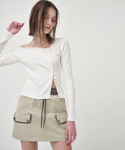 ETMON(エトモン)の「Cargo Banding Mini Skirt, Khaki Beige(スカート・レディース・その他・MEDIUM/SMALL)」の3枚目の写真