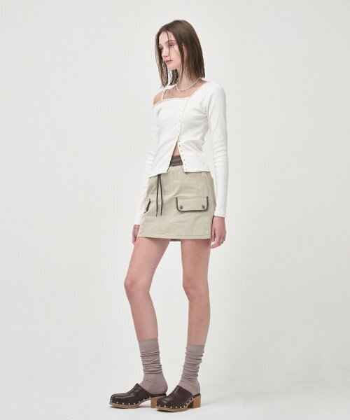ETMON(エトモン)の「Cargo Banding Mini Skirt, Khaki Beige(スカート・レディース・その他・MEDIUM/SMALL)」の4枚目の写真
