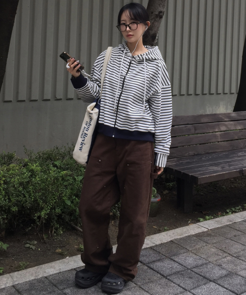 DAMISH(ダミシュ)の「ミッドナイトフラワーストライプフードジップアップ_ホワイト(パーカー・レディース・ホワイト・MEDIUM/LARGE)」の7枚目の写真