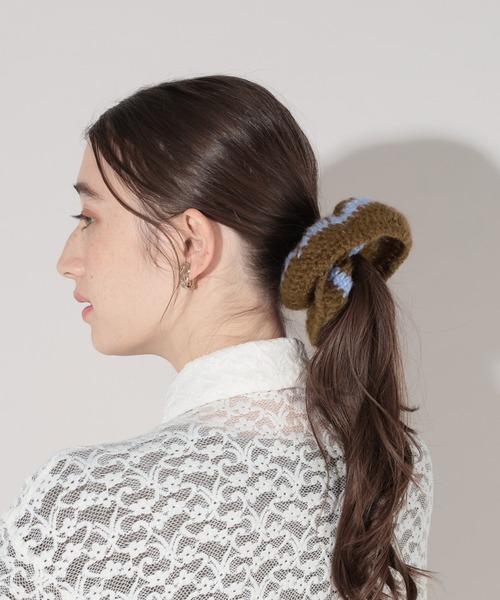 GEORGE'S（ジョージズ）の「BIGニットシュシュ（シュシュ・レディース・ブラウン系その他/ブルー系その他/ホワイト系その他・FREE）」の2枚目の写真