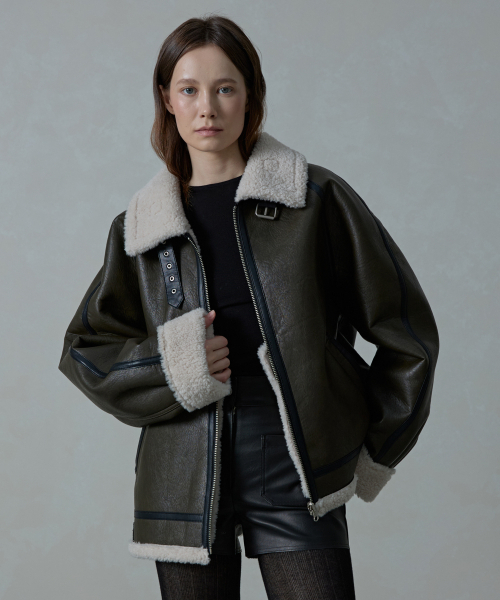 AHRE(アフレ)の「Baum Oversized Reversible Shearling Mustang_KHAKI(ムートンコート・レディース・その他・FREE/SMALL)」の1枚目の写真