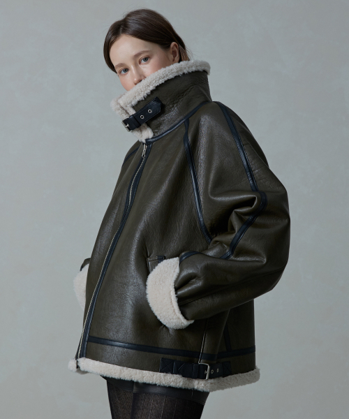 AHRE(アフレ)の「Baum Oversized Reversible Shearling Mustang_KHAKI(ムートンコート・レディース・その他・FREE/SMALL)」の2枚目の写真