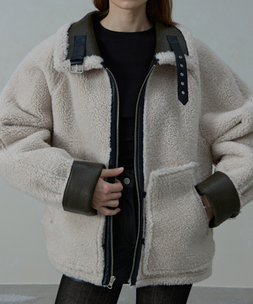 AHRE(アフレ)の「Baum Oversized Reversible Shearling Mustang_KHAKI(ムートンコート・レディース・その他・FREE/SMALL)」の3枚目の写真