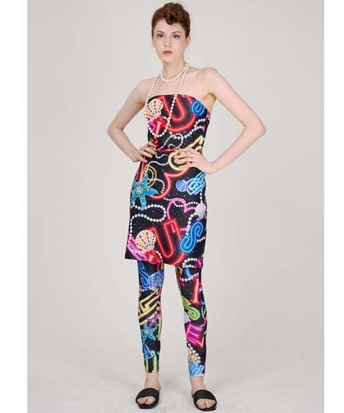 GREEDILOUS(グリディアス)の「ネオンレタリングチューブワンピース(ワンピース・レディース・その他・SMALL/MEDIUM/LARGE/X-SMALL)」の1枚目の写真