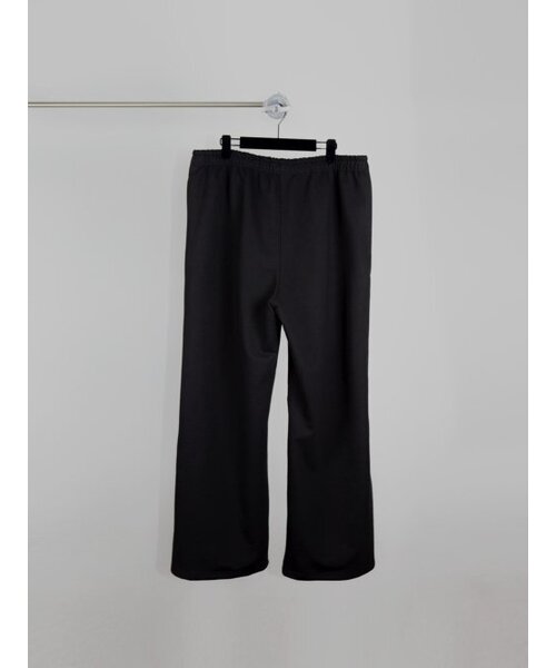 GOZER(ゴーザー)の「WIDE TRAINER SWEAT PANTS_BLACK(スウェットパンツ・メンズ・ブラック・ONE SIZE)」の2枚目の写真