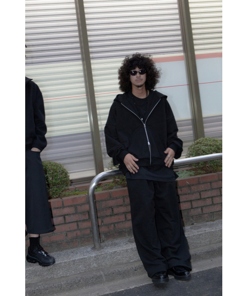 GOZER(ゴーザー)の「WIDE TRAINER SWEAT PANTS_BLACK(スウェットパンツ・メンズ・ブラック・ONE SIZE)」の7枚目の写真