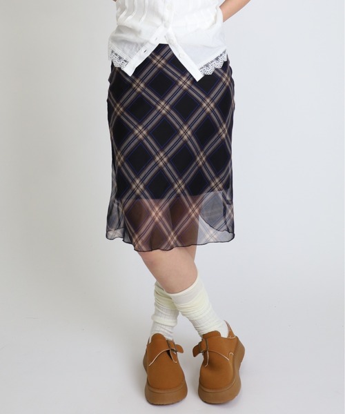 Vini(ヴィニ)の「チェックシアーレイヤードスカート(スカート・レディース・ネイビー/グリーン・MEDIUM)」の2枚目の写真