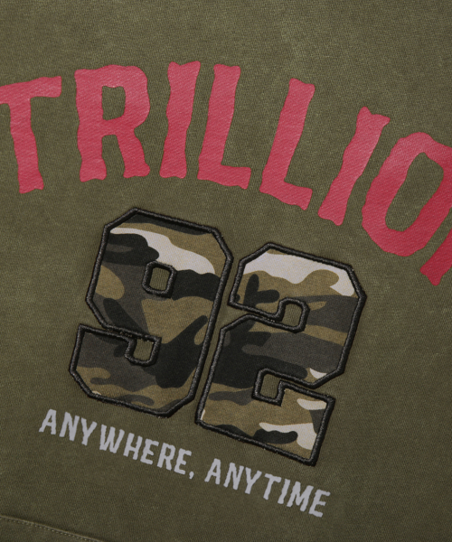 TRILLION(トリリオン)の「カモアプリケグラフィックオーバーサイズフードパーカー_ピグメントカーキ(パーカー・レディース・その他・M/L/XL)」の7枚目の写真