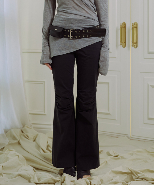 THEPORTA(ザ ポルタ)の「MID-RISE BOOTCUT SHIRRING PANTS, BLACK(その他パンツ・レディース・その他・S/M)」の1枚目の写真
