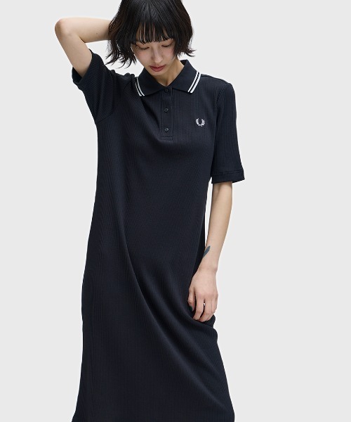 FRED PERRY（フレッドペリー）の「Ribbed Polo Dress／リブポロシャツワンピース（ワンピース・レディース・ブラック・10）」の2枚目の写真