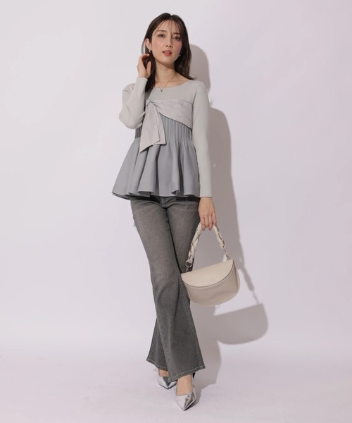 Apuweiser-riche(アプワイザーリッシェ)の「ポイントパーツフレアデニム(その他パンツ・レディース・ライトブルー/ネイビー/グレー・0/1/2)」の4枚目の写真