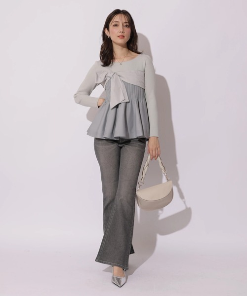 Apuweiser-riche(アプワイザーリッシェ)の「ポイントパーツフレアデニム(その他パンツ・レディース・ライトブルー/ネイビー/グレー・0/1/2)」の5枚目の写真