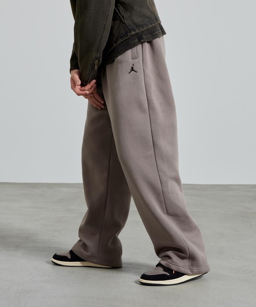 JORDAN BRAND(ジョーダンブランド)の「ジョーダン ブルックリン フリース メンズ オーバーサイズド オープンヘム パンツ / Jordan Brooklyn Fleece Men's Oversized Open-Hem Pants IB7238-040 Olive Grey(スウェットパンツ・メンズ・サンドグレー・XL/S/M/L/2XL)」の2枚目の写真