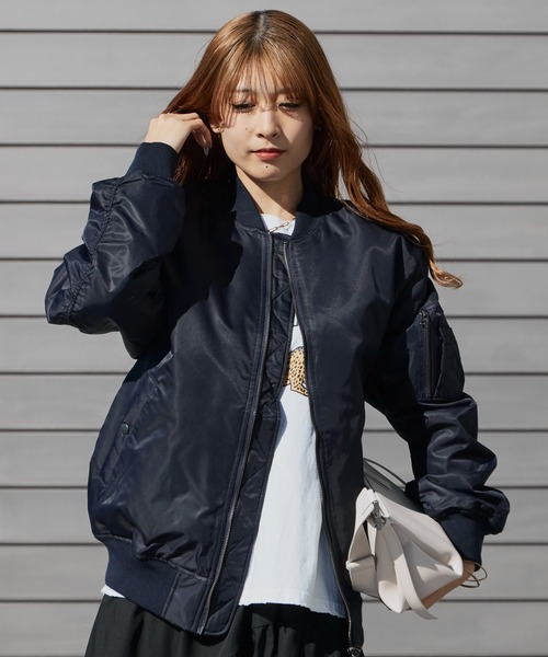 United Athle(ユナイテッドアスレ)の「【UNITED ATHLE】中綿入り コクーンシルエット ツイル地 MA-1 ジャケット 2026年春夏(MA-1・メンズ・ブラック/ネイビー/オリーブ・S/M/L/XL)」の1枚目の写真