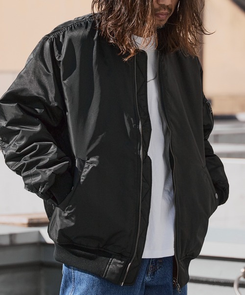 United Athle(ユナイテッドアスレ)の「【UNITED ATHLE】中綿入り コクーンシルエット ツイル地 MA-1 ジャケット 2026年春夏(MA-1・メンズ・ブラック/ネイビー/オリーブ・S/M/L/XL)」の2枚目の写真