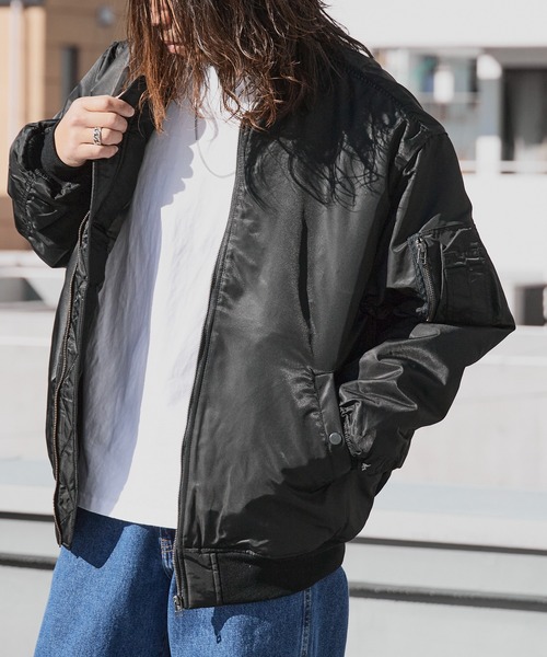 United Athle(ユナイテッドアスレ)の「【UNITED ATHLE】中綿入り コクーンシルエット ツイル地 MA-1 ジャケット 2026年春夏(MA-1・メンズ・ブラック/ネイビー/オリーブ・S/M/L/XL)」の5枚目の写真