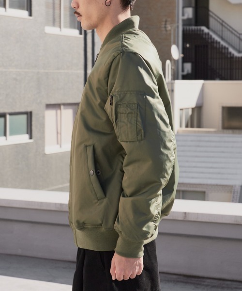 United Athle(ユナイテッドアスレ)の「【UNITED ATHLE】中綿入り コクーンシルエット ツイル地 MA-1 ジャケット 2026年春夏(MA-1・メンズ・ブラック/ネイビー/オリーブ・S/M/L/XL)」の9枚目の写真