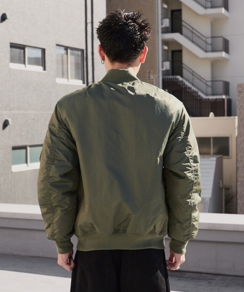 United Athle(ユナイテッドアスレ)の「【UNITED ATHLE】中綿入り コクーンシルエット ツイル地 MA-1 ジャケット 2026年春夏(MA-1・メンズ・ブラック/ネイビー/オリーブ・S/M/L/XL)」の8枚目の写真