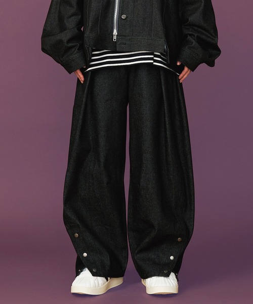 SeeSew(シーソー)の「【UNISEX】DENIM CURVE PANTS/デニムカーブパンツ(デニムパンツ・メンズ・ネイビー/ブラック・M/L)」の2枚目の写真