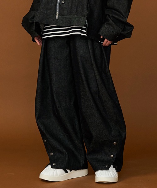 SeeSew(シーソー)の「【UNISEX】DENIM CURVE PANTS/デニムカーブパンツ(デニムパンツ・メンズ・ネイビー/ブラック・M/L)」の7枚目の写真
