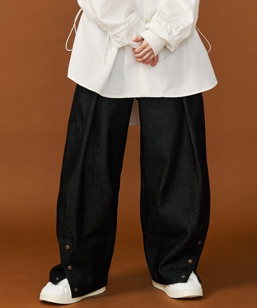 SeeSew(シーソー)の「【UNISEX】DENIM CURVE PANTS/デニムカーブパンツ(デニムパンツ・メンズ・ネイビー/ブラック・M/L)」の9枚目の写真