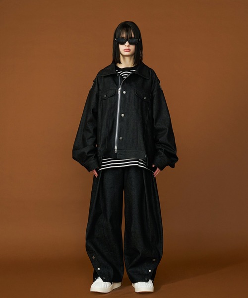 SeeSew(シーソー)の「【UNISEX】DENIM CURVE PANTS/デニムカーブパンツ(デニムパンツ・メンズ・ネイビー/ブラック・M/L)」の3枚目の写真