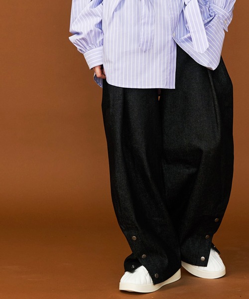 SeeSew(シーソー)の「【UNISEX】DENIM CURVE PANTS/デニムカーブパンツ(デニムパンツ・メンズ・ネイビー/ブラック・M/L)」の10枚目の写真
