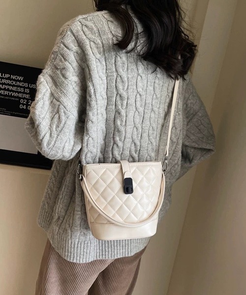 pumpkin port（パンプキンポート）の「キルティング 縦型ショルダーバッグ（ショルダーバッグ・レディース・ブラック/アイボリー・FREE）」の13枚目の写真
